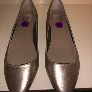 DV gold flats. Brand new! Never worn!